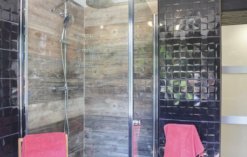 Maison 4 Etoiles Et Studio 3 Etoiles Independants Avec Piscine LʼIsle-sur-la-Sorgue Buitenkant foto